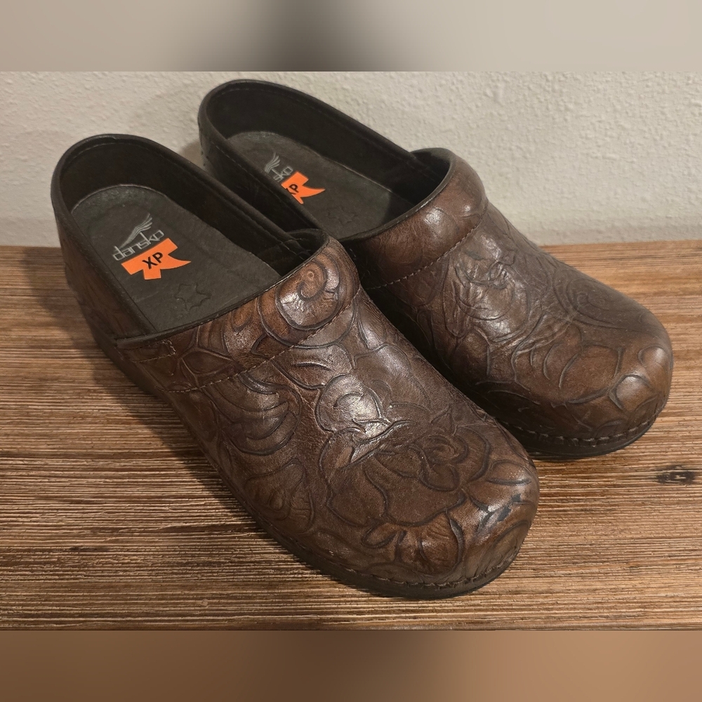Dansko XP Clogs ~ Tooled Brown Leather, Size 39, Healthcare, Professional